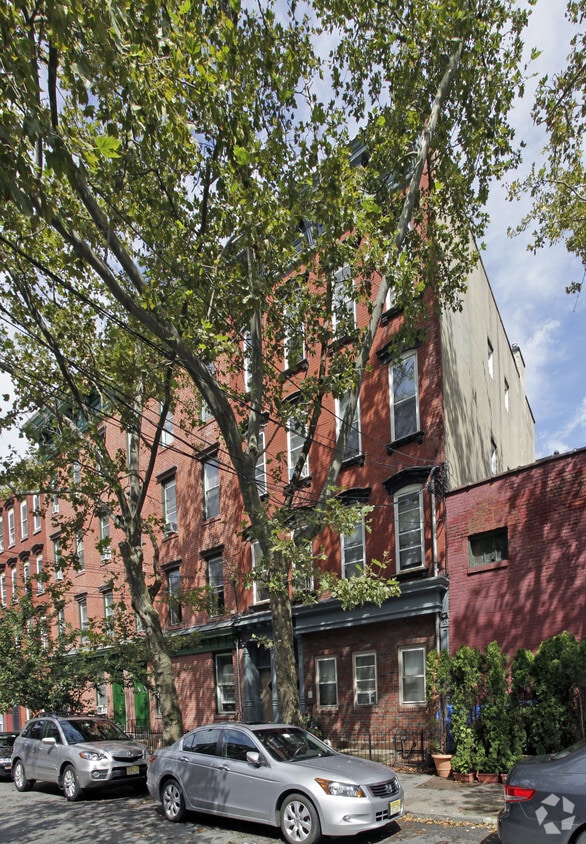 Building Photo - 102 Morris St