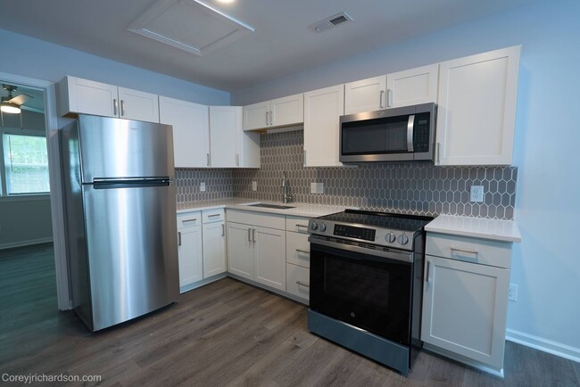 Building Photo - 727 Grandmas House