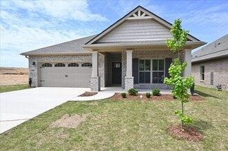 Building Photo - 1807 Loebner Ln