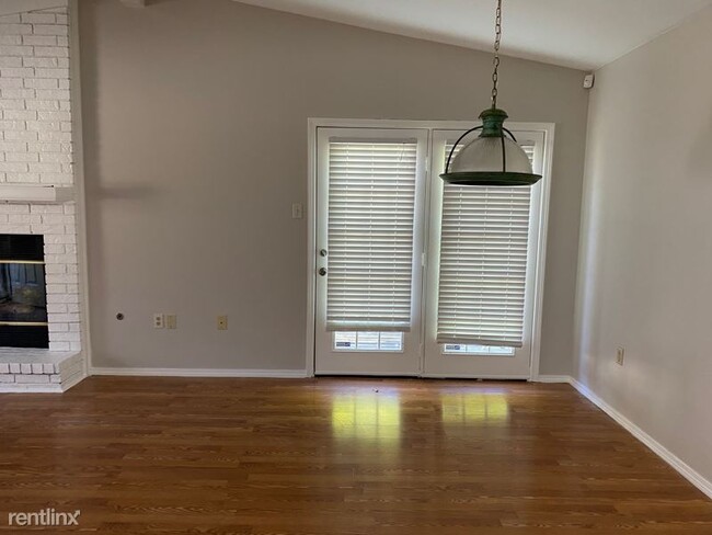 Building Photo - 3 br, 2 bath House - 1705 Calgary Trl