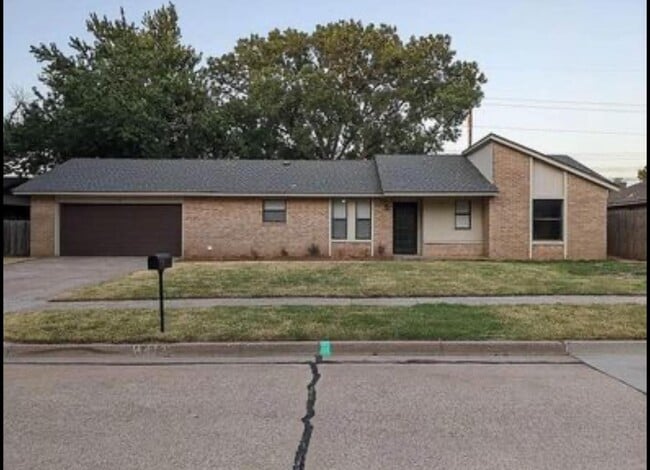 Photo - 413 Midland Dr House