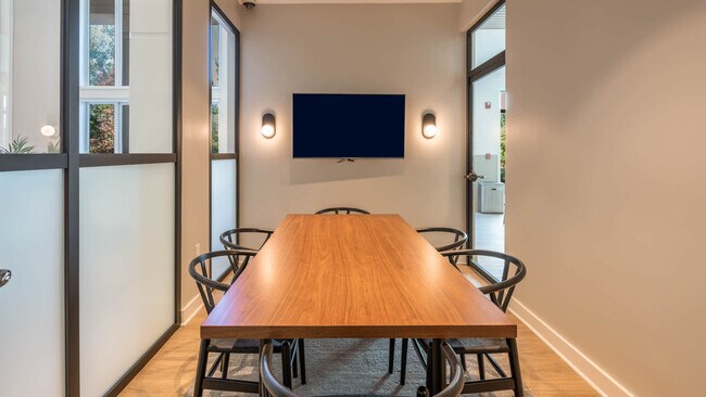 Foto del edificio - 333 Ricciuti Dr