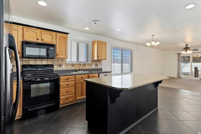 Building Photo - 13867 Mary Loraine Cir