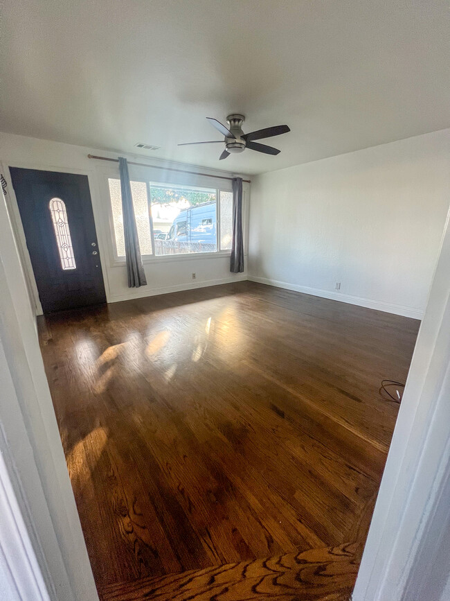 Living room - 917 Amador Ave.