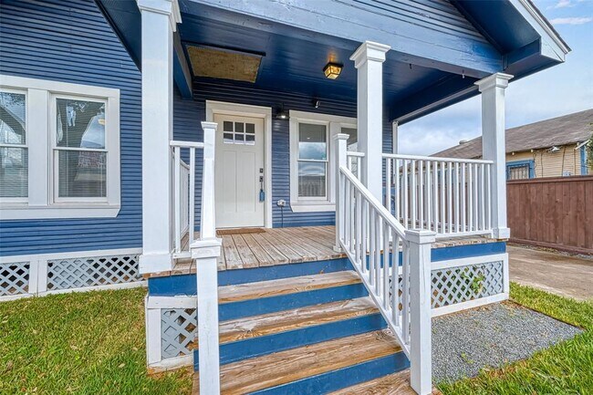 Building Photo - 1721 Airline Dr