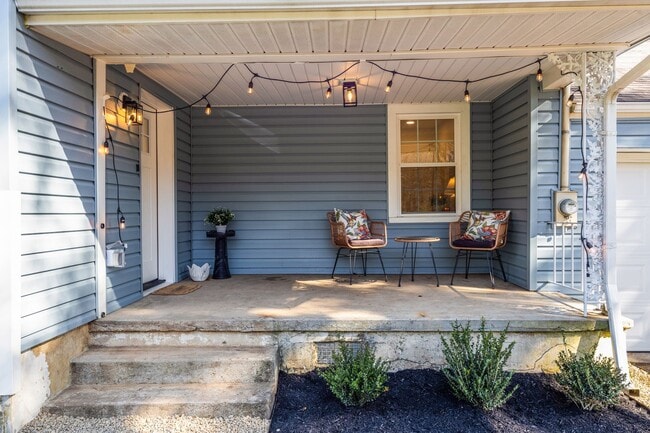 Building Photo - Knoxville 37920 - 3 bedroom 2 bath - call Tiana Winter 865-297-2451