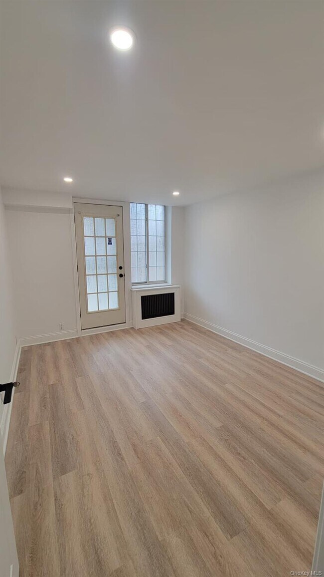 Foto del edificio - 60-24 Wetherole St