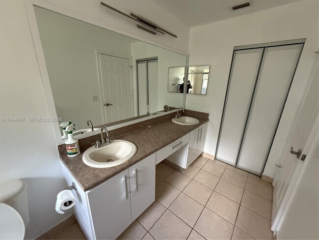 Foto del edificio - 973 Imperial Lake Rd