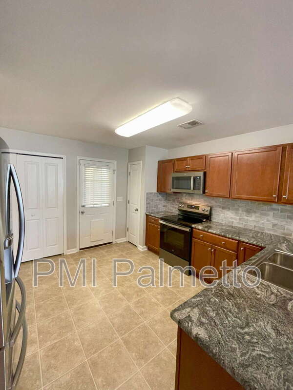 Building Photo - 229 St Andrews Pl Dr