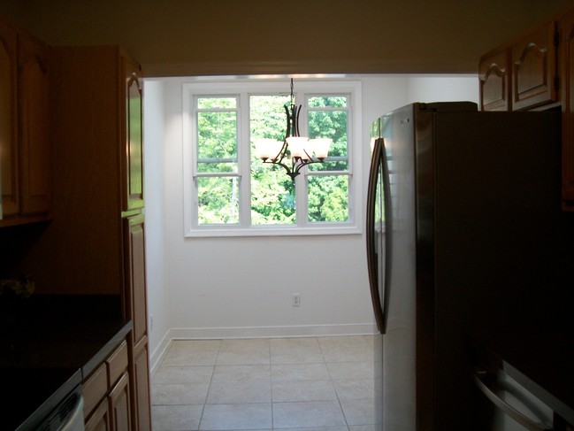 Building Photo - 318 Water Pointe Ln