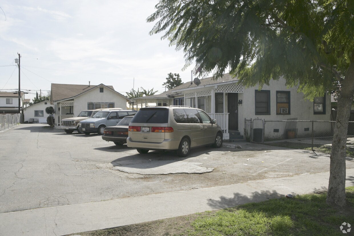 Primary Photo - 6630 Ajax Ave