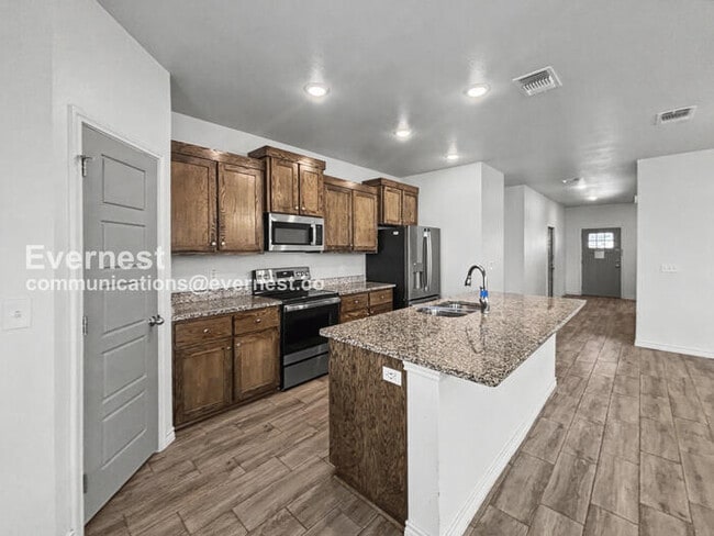 Building Photo - Limited Time Special Offer / 4 Bed, 2 Bath Home with Garage / Pet-Friendly / Vouchers Accepted / ...