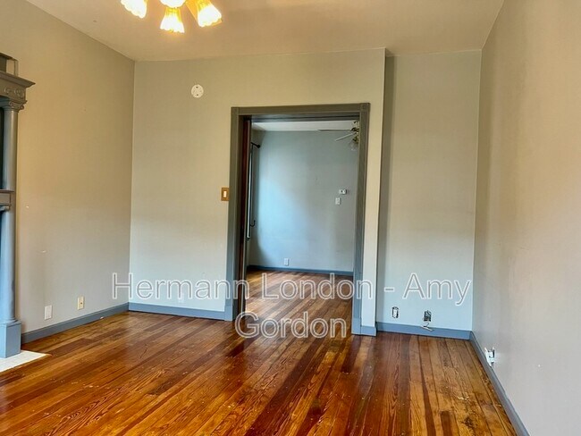 Foto del edificio - 3912 Flad Ave