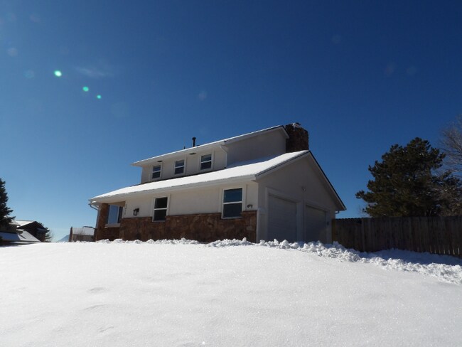 Building Photo - 2455 Stoneridge Dr