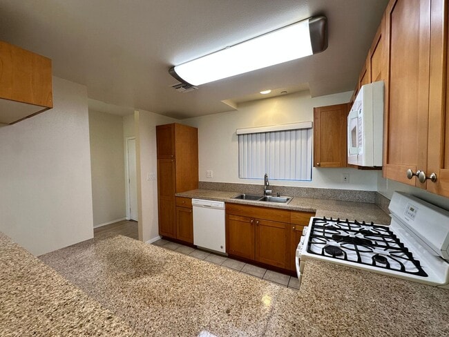 Building Photo - Immediate Move In: Spacious 3bed2bath condo Adjacent to Warner Center/Woodland Hills! Minutes to ...