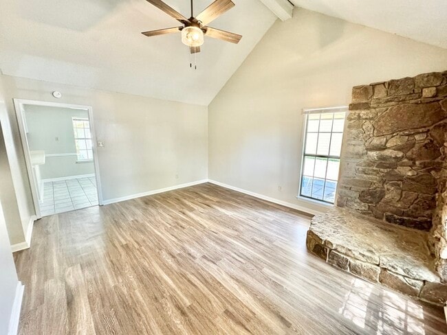 Foto del edificio - 7312 Country Side Rd