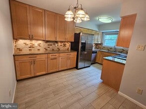 Building Photo - 12109 Greenway Ct