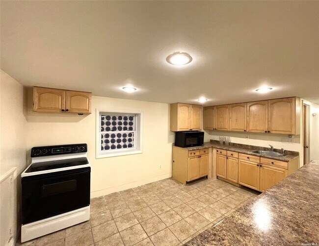 Building Photo - 171 Wood Rd