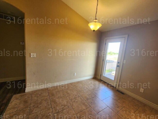 Building Photo - 8470 Granite Ct