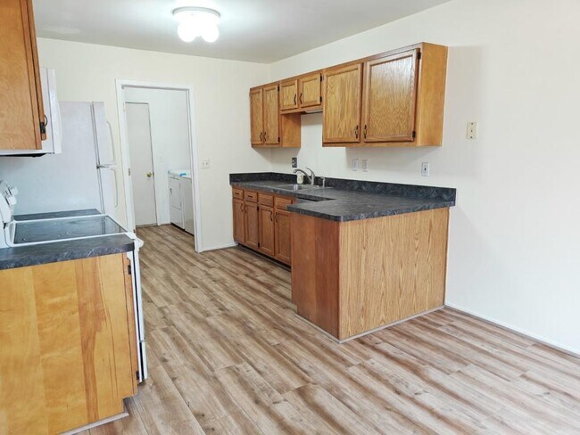 Building Photo - 35404 Pheasant Ln