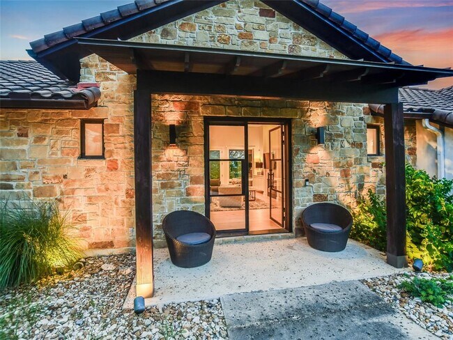 Foto del edificio - 4704 Monte Carmelo Pl