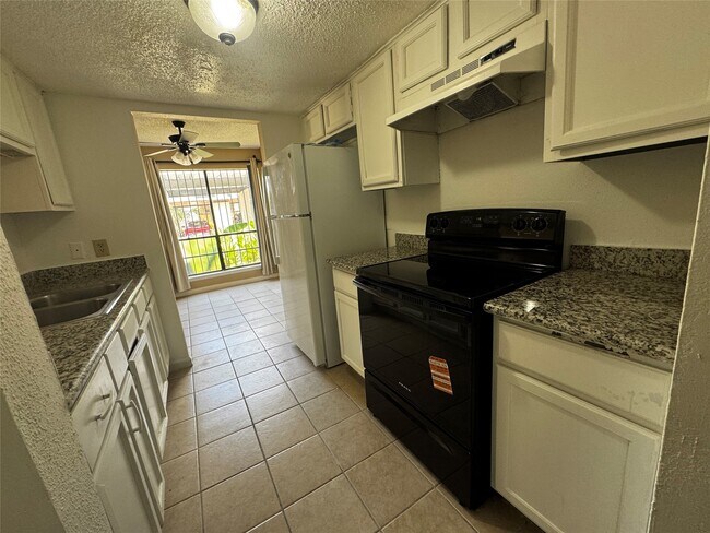 Building Photo - 9536 Pagewood Ln