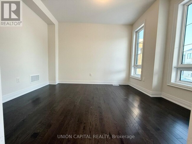 Photo du bâtiment - 40 Mindanao Ave