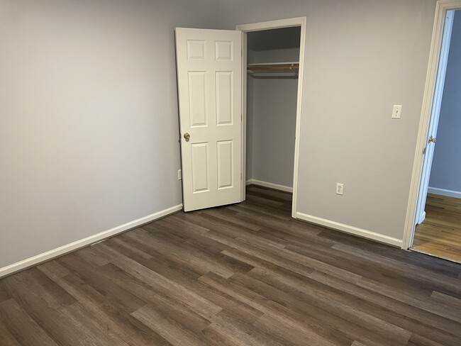 2nd Room - 258 W Runyon St