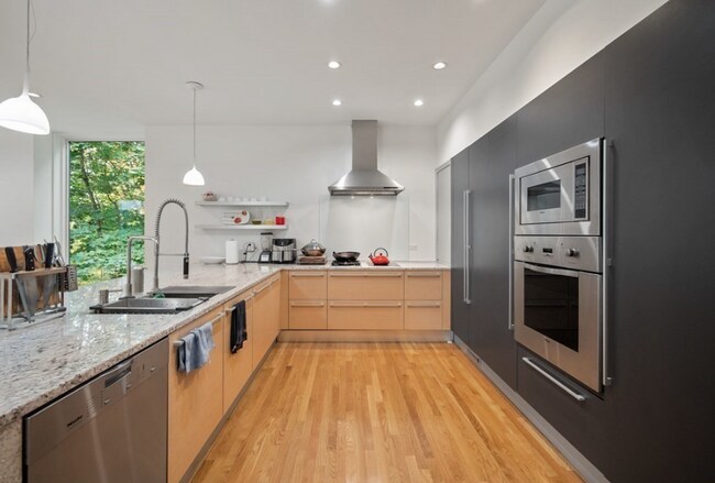 Foto del edificio - 35 Thornberry Rd