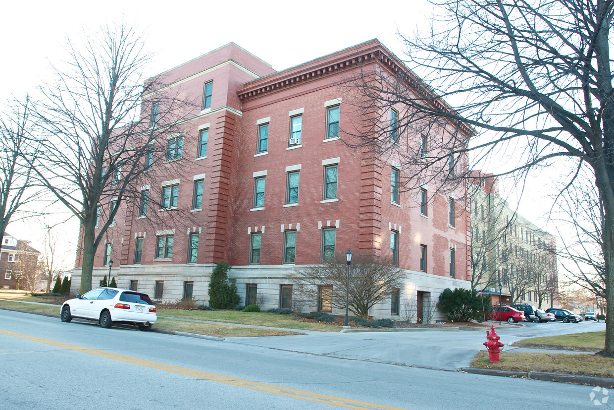 Primary Photo - St Nicholas Apartments