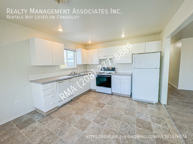 Building Photo - Quality 3 Bedroom Apartment Near Downtown ...