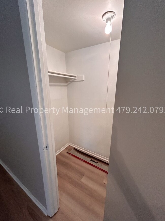 Building Photo - Greenwood Single family 2 bed 1 bath 1 car carport