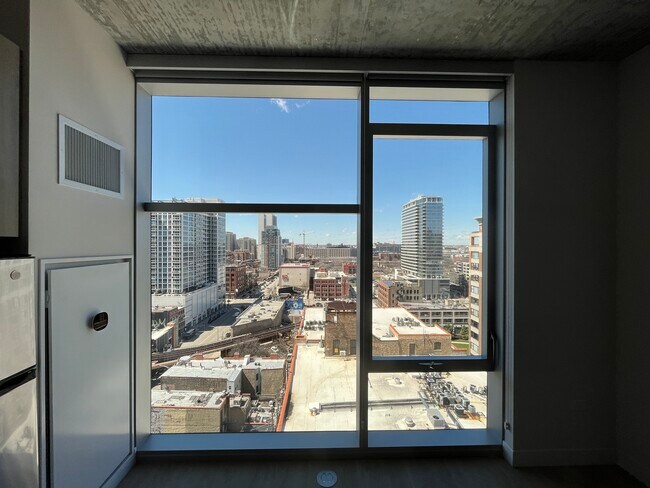 Building Photo - 750 N Wells St