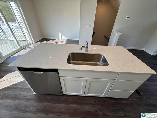 Building Photo - 7666 Clayton Ave