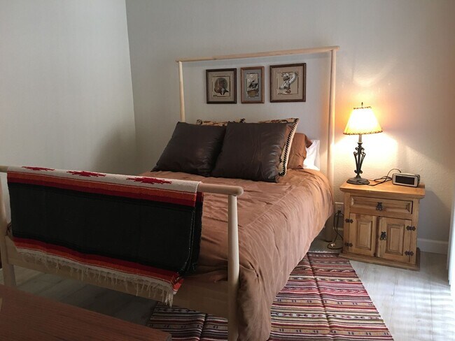 1360 - 1360 Apartment