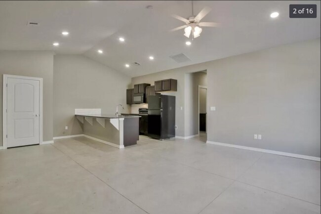 Foto del edificio - 4861 N Hillside Ct