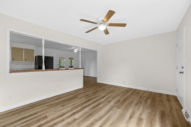 Foto del edificio - 3 Bedroom Pet Friendly Home For Rent with ...