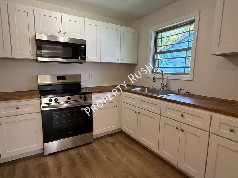 Photo - 1718 Portland St.-B