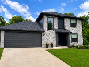 Building Photo - 1705 Creekside Ave