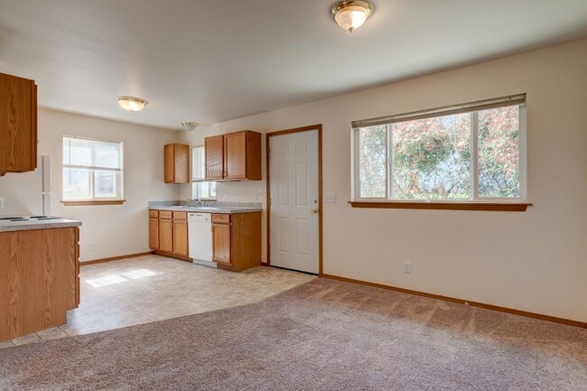 Foto del edificio - 1245-1431 NW Falls Creek Lp