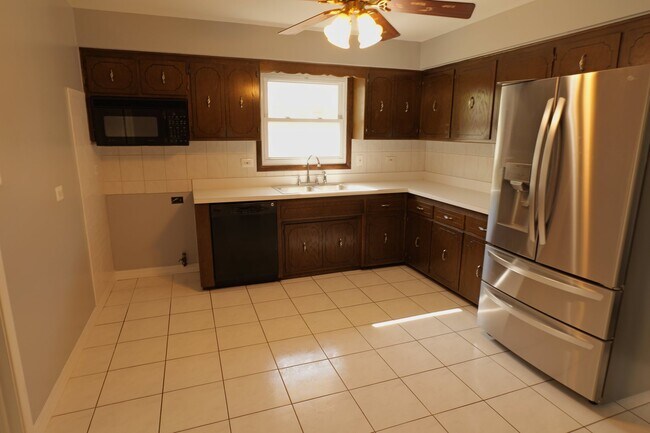 Foto del edificio - 5013 W 119th St