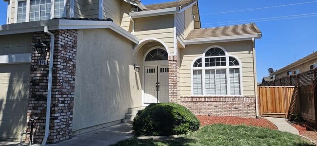 Building Photo - 270 Camelot Dr