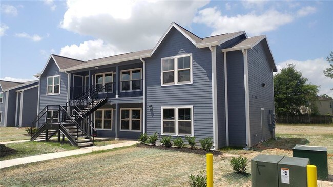 Foto del edificio - 23003 Birnam Wood Blvd