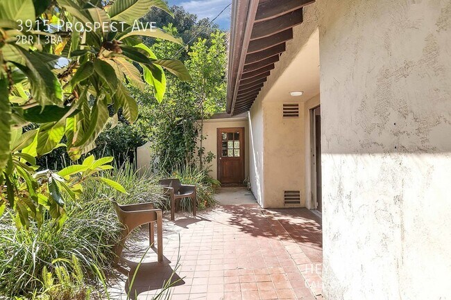 Foto del edificio - Frank Gehry Midcentury | One Bedroom + Gue...