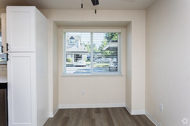 3BR, 2BA - 1,100SF - Dining Room - Westhampton