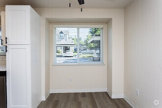 3BR, 2BA - 1,100SF - Dining Room - Westhampton
