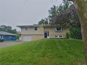 Building Photo - 2660 Roth Pl