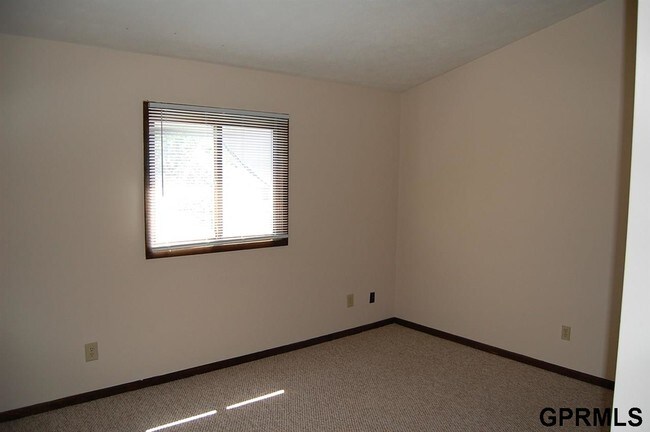 Foto del edificio - 302 1/2 Galvin Rd N