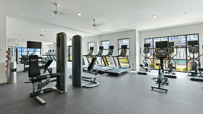 Foto del edificio - The Residences at Golf Village