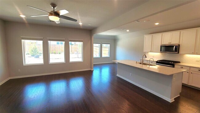 Building Photo - 2613 Danbury Ln